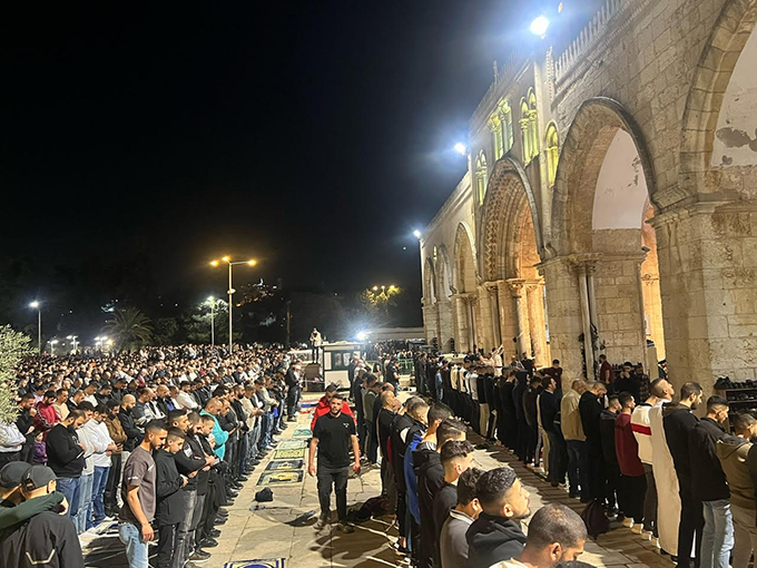 70 ألف مصل أدوا صلاتي العشاء والتراويح في المسجد الأقصى